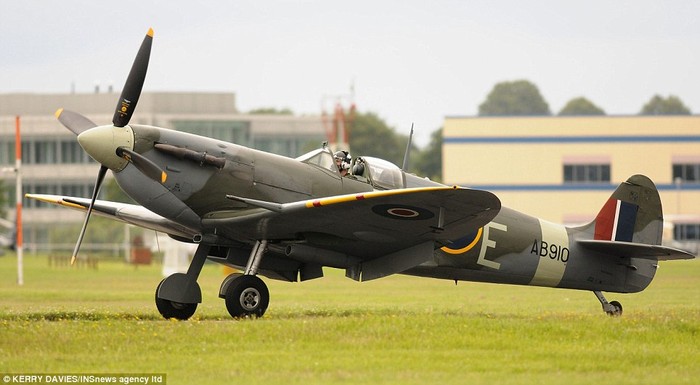 Máy bay ném bom Spitfire tham gia triển lãm.