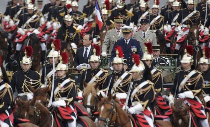 Tổng thống Pháp Francois Hollande có mặt tại buổi duyệt binh.
