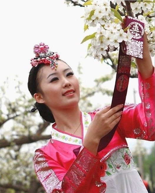 Cô gái Triều Tiên kiều diễm trong trang phục truyền thống.