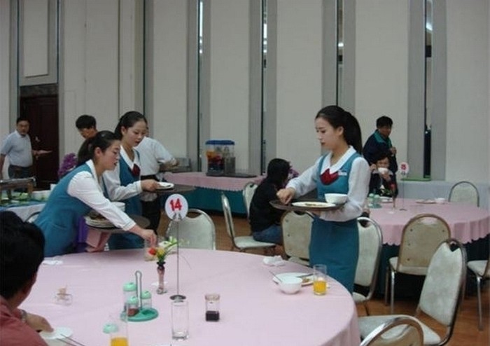 Những nữ nhân viên Triều Tiên phục vụ trong các nhà hàng.