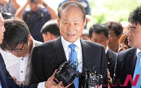 Anh trai tổng thống Hàn Quốc, ông Lee Sang-Deuk tại tòa án.