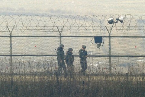 Khu phi quân sự DMZ trên biên giới giữa hai miền Triều Tiên.