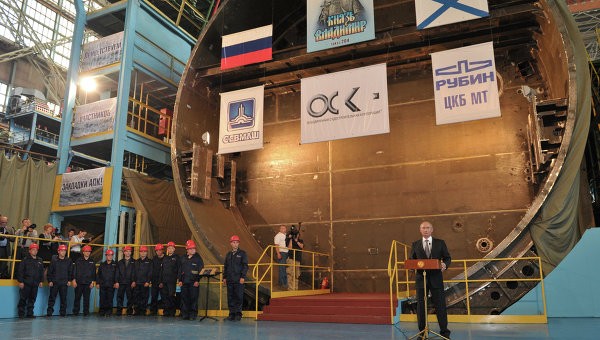 Tổng thống Nga Putin tại lễ khởi công xây dựng tàu ngầm hạt nhân có tên Knyaz Vladimir.