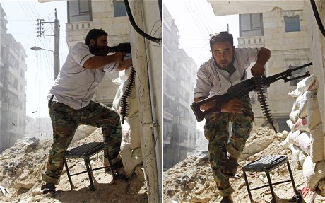 Phiến quân Syria trong một cuộc đọ súng với quân đội của ông Assad ở gần Salaheddine, trung tâm Aleppo.