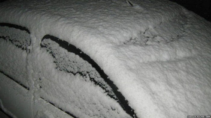 Thậm chí, có những chiếc xe ô tô bị tuyết bao phủ dày đặc.