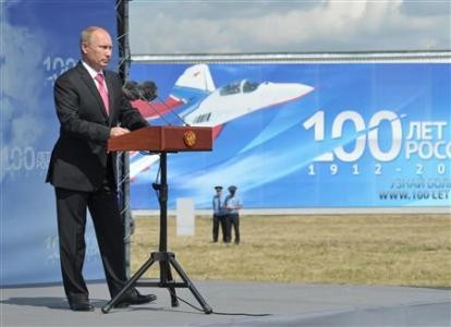 Tổng thống Nga Vladimir Putin trong lễ kỷ niệm 100 năm Không quân.