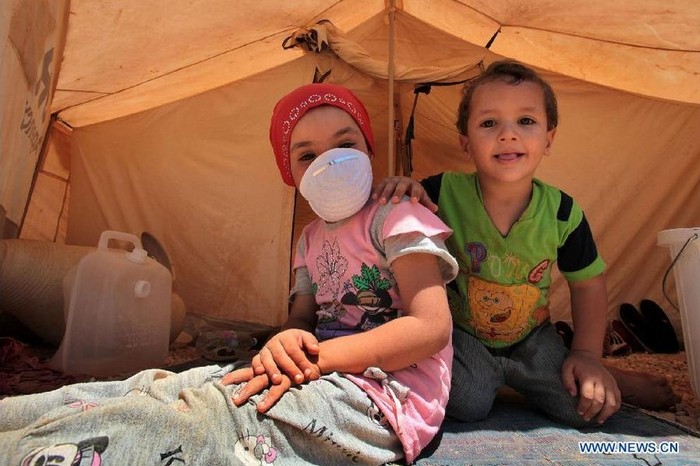 Gần biên giới Syria, trại tị nạn sa mạc Zaatari đã được xây dựng vào tháng trước để làm giảm bớt căng thẳng từ cuộc khủng hoảng nhân đạo. Hiện có khoảng 3000 người dân Syria đang trú chân tại đây.