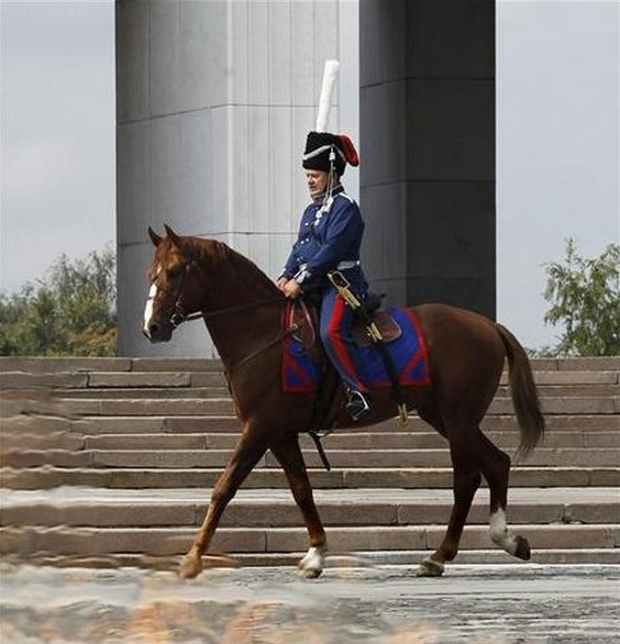 Cuộc diễu hành trên lưng ngựa là một sự kiện đặc biệt trong loạt các hoạt động kỷ niệm cuộc chiến tranh vệ quốc vĩ đại của nước này,