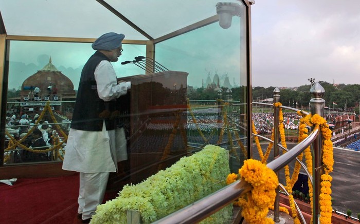 Thủ tướng Ấn Độ Manmohan Singh phát biểu ở Pháo đài Đỏ, Delhi.