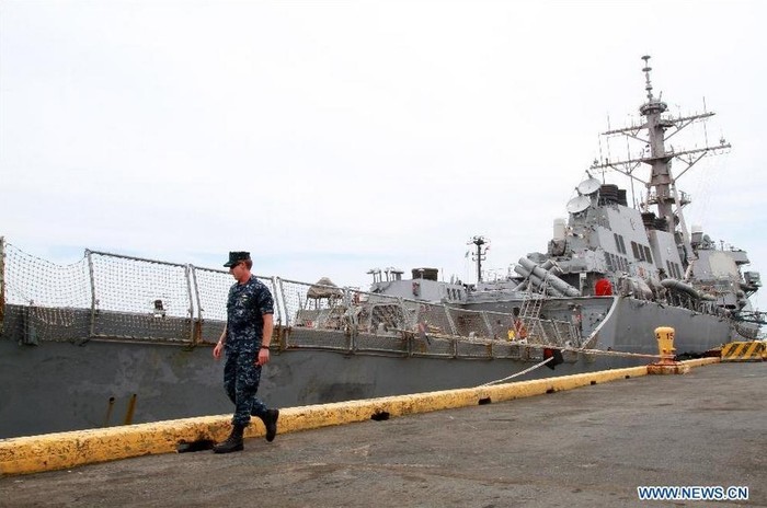Khu trục hạm USS Milius (DDG 69) cập bến cảng phía nam Manila ngày 18/8.
