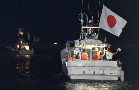 Đoàn tàu đã khởi hành từ tối hôm trước để sáng sớm có thể có mặt tại Senkaku.