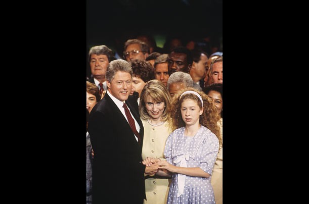 Chelsea mới 12 tuổi khi cha cô chạy đua vào vị trí ứng cử viên Tổng thống của Đảng Dân chủ năm 1992.