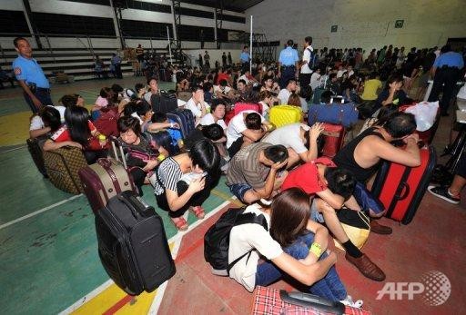 Các nghi phạm bị cảnh sát Philippines bắt giữ vì liên quan đến một vụ lừa đảo quy mô lớn.