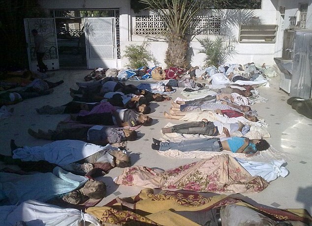 Khoảng 320 thi thể đã được tìm thấy trong các ngôi nhà và nơi trú ẩn tại thị trấn Daraya.