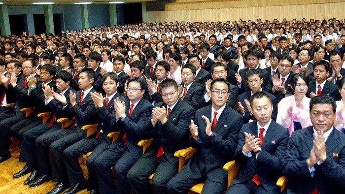 Hàng ngàn thanh niên Triều Tiên đến từ nhiều địa phương, tầng lớp xã hội, học sinh - sinh viên...ai cũng phát biểu sẽ trung thành nhà lãnh đạo Kim Jong-un.