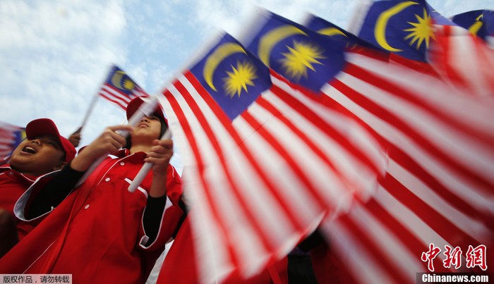 Cờ Malaysia tràn ngập trên Quảng trường Độc lập.