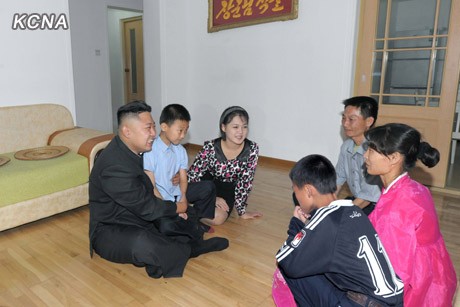 Các gia đình được nhà lãnh đạo Kim tới thăm đã tiếp đón ông chu đáo.