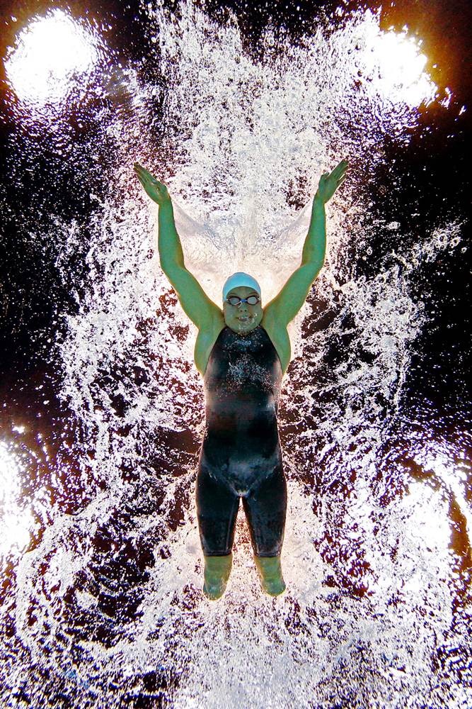 Vận động viên khuyết tật người Mỹ Jessica Long thi đấu ở nội dung 100m bơi bướm nữ tại Paralympic Games 2012 ở London, Anh.