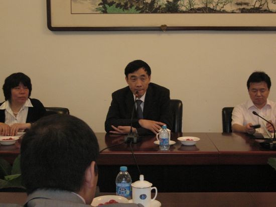Khúc Tinh, Giám đốc của Viện Nghiên cứu Quốc tế Trung Quốc (giữa) muốn Bắc Kinh đáp trả động thái đơn phương của Nhật Bản.