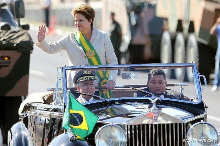 Tổng thống Brazil Dilma Rousseff tham dự lễ duyệt binh tại thủ đô Brasilia., kỷ niệm 190 năm giành được độc lập từ Bồ Đào Nha.