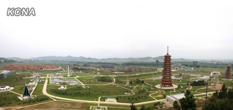 Một góc nhìn về khuôn viên rộng rãi của công viên mới xây dựng ở Bình Nhưỡng.