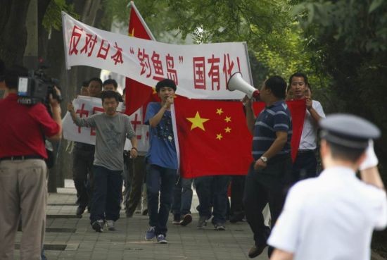 Không tiếp cận được Đại sứ quán, nhóm người biểu tình tuần hành trên một số tuyến phố ở Bắc Kinh