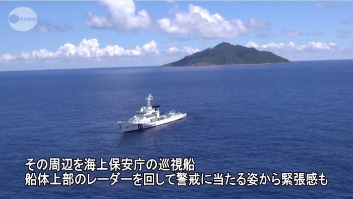 Nhiều nhà phân tích cho rằng việc 2 tàu Hải giám của Trung Quốc tiến ra gần nhóm đảo tranh chấp chỉ là "đòn gió" của Bắc Kinh.