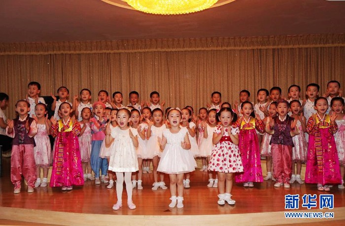 Sau những buổi tập luyện, các bé được tham gia biểu diễn trước khán giả.