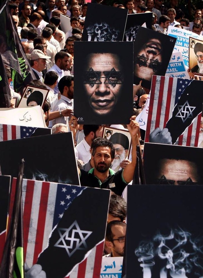 Lãnh tụ tối cao của Iran - Ayatollah Ali Khamenei đã kêu gọi Mỹ trừng phạt nhà sản xuất của bộ phim bị cho là chống Hồi giáo. Hàng ngàn người đã biểu tình ở Tehran, Iran.
