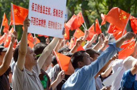 Theo các nguồn thông tin, bao gồm cả trên Internet, hơn 40.000 người đã tham gia vào các cuộc biểu tình tại ít nhất 20 thành phố Trung Quốc.