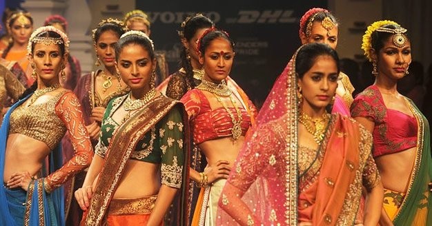 Tuần lễ thời trang rực rỡ sắc màu ở Ấn Độ.
