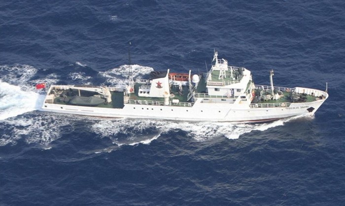 Tàu ngư chính Trung Quốc mang số hiệu 35001 tìm mọi cách tiếp cận hòn đảo chính Uotsurijima trong nhóm đảo tranh chấp.