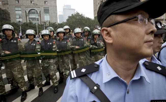 Cảnh sát được huy động đảm bảo an ninh trong cuộc biểu tình chống Nhật Bản tại Thành Đô ở Tứ Xuyên hôm nay.