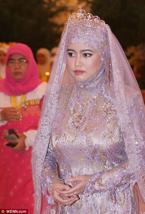 Công chúa Hafizah, 32 tuổi, là người con thứ 5 của Quốc vương Brunei Hassanal Bolkiah và Hoàng hậu Saleha.