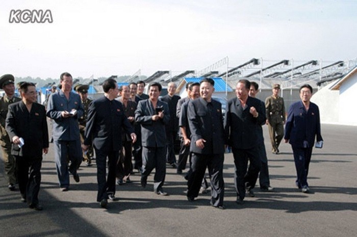 Nhà lãnh đạo Bắc Triều Tiên thăm viện nghiên cứu.