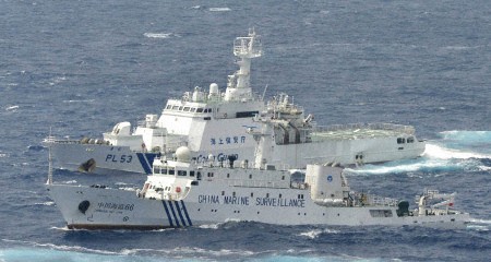 Trước đó, theo thông tin từ Cảnh sát biển Nhật Bản, 3 tàu của Trung Quốc đã đi vào vùng tiếp giáp bên ngoài lãnh hải của Nhật Bản, ngoài khơi nhóm đảo tranh chấp vào khoảng 5 giờ và 6 giờ 30 phút sáng thứ Hai (24/9).