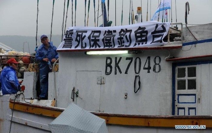 Đồng hành cùng những ngư dân này là các nhà báo Đài Loan để phục vụ cho mục đích tuyên truyền, lu loa khi cần thiết.
