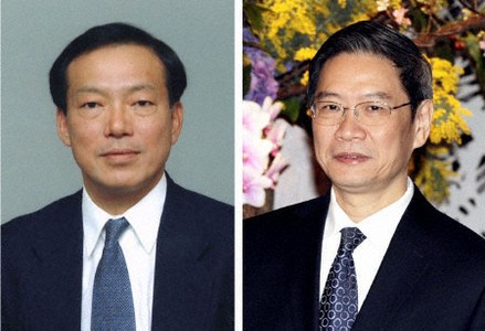 Thứ trưởng Ngoại giao Nhật Bản Chikao Kawai (trái) và người đồng cấp Trung Quốc Zhang Zhijun.
