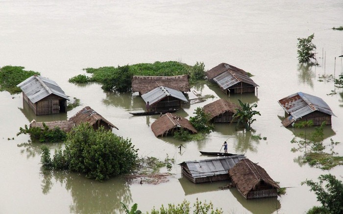 Khu đảo sông lớn nhất thế giới Majuli, tại bang Assam chìm trong biển nước.