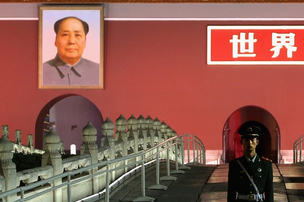 Ảnh Mao Trạch Đông trên Thiên An Môn vừa được thay mới