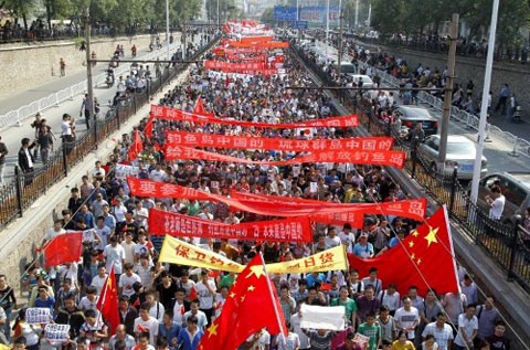 Những cuộc biểu tình chống Nhật bùng nổ ở nhiều thành phố Trung Quốc.