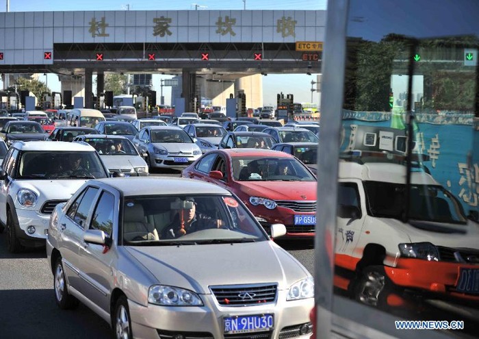 Cảnh ùn tắc xảy ra trên nhiều tuyến đường ở Trung Quốc.