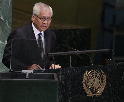 Ngoại trưởng Philippines Albert del Rosario phát biểu tại Đại hội đồng Liên Hợp Quốc.