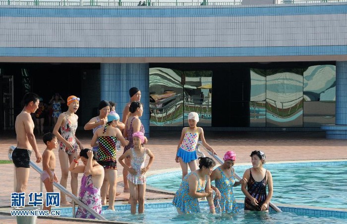 Từ trẻ nhỏ đến người lớn đều thích thú khi được thư giãn ở hồ bơi.