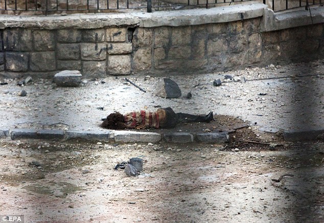 Một bé gái thiệt mạng trong 3 vụ đánh bom ở Aleppo, Syria. Hành vi khủng bố như vụ việc này không xảy ra phổ biến ở Aleppo. Vụ đầu tiên đã xảy ra vào tháng 2 khi hai chiếc xe bom tự sát tấn công khu an ninh trong trung tâm công nghiệp của Aleppo, khiến 28 người thiệt mạng. Kể từ đó, chỉ có hai vụ tấn công tương tự xảy ra.