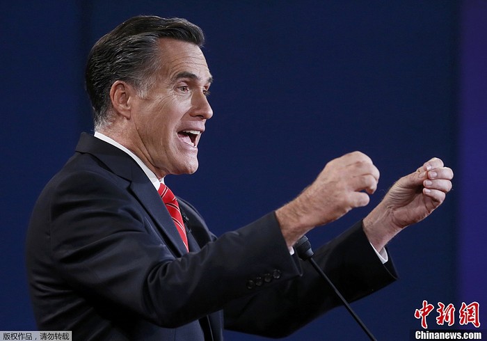 Trong khi Obama thường bị chỉ trích vì nền kinh tế chậm chạp và để công ăn việc làm vào tay nước ngoài thì Romney bị chỉ trích vì đã tập trung nhiều hơn vào các chính sách cho người giàu.