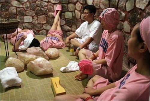 Các phòng tắm sauna ở Hàn Quốc luôn đông đúc khách.