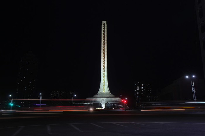 Tháp tưởng niệm ở Bình Nhưỡng khi về đêm.