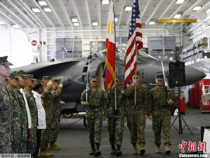 Các binh sĩ Mỹ trong lễ khai mạc Cuộc tập trận đổ bộ trên biển và trên cạn giữa Mỹ và Philippines (Phiblex) 2012.