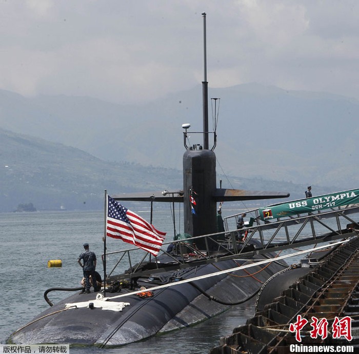 Tàu ngầm USS Olympia xuất hiện trong cuộc tập trận.